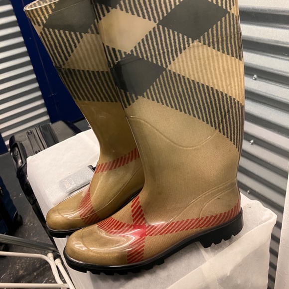 Burberry Beige Check Rubber Rainboots - Picture 5 of 8